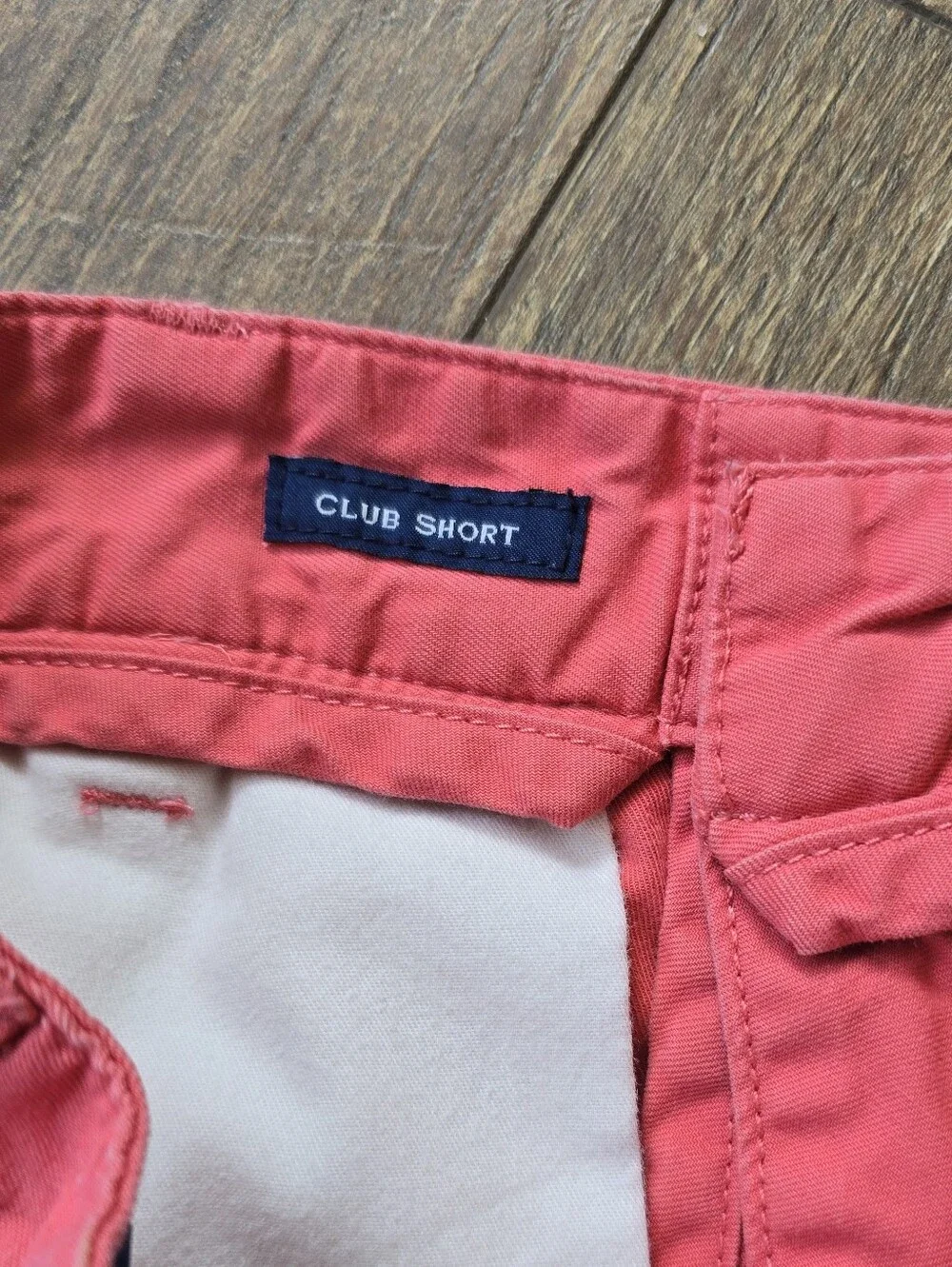 Vineyard Vines Men's Coral Club Shorts Size 30
